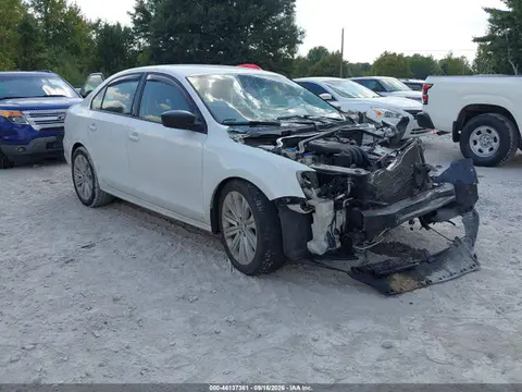 3VW2K7AJ4FM412315 — 2015 Volkswagen Jetta 2.0L S, Передняя часть (Front End), фото до ремонта