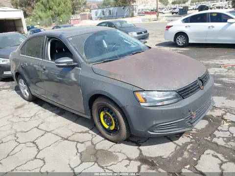 3VWLL7AJ1EM408545 — 2014 Volkswagen Jetta 2.0L Tdi, Естественный износ (Normal Wear & Tear), фото до ремонта