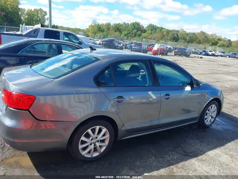 3VWDP7AJ6CM393319 — 2012 Volkswagen Jetta, Сзади, фото до ремонта