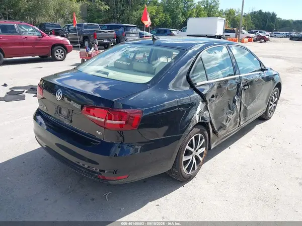 3VWB67AJXHM300061 — 2017 Volkswagen Jetta, фото 4 с аукциона IAAI, Правый бок