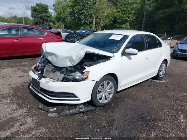 3VW2B7AJ1HM266085 — 2017 Volkswagen Jetta, фото 2 с аукциона IAAI, Передняя часть