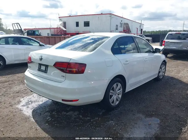3VW2B7AJ1HM266085 — 2017 Volkswagen Jetta, фото 4 с аукциона IAAI, Передняя часть