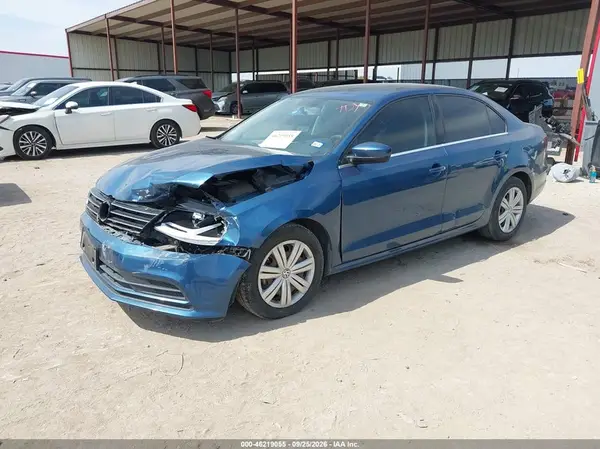 3VW2B7AJ7HM411064 — 2017 Volkswagen Jetta, фото 2 с аукциона IAAI, Передняя часть