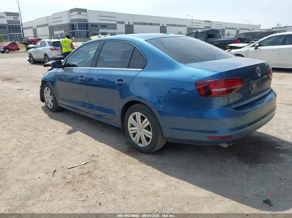 3VW2B7AJ7HM411064 — 2017 Volkswagen Jetta, фото 3 с аукциона IAAI, Передняя часть