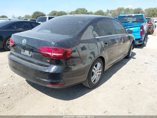 3VW2B7AJ7HM320358 — 2017 Volkswagen Jetta, фото 4 с аукциона IAAI, Передняя часть слева