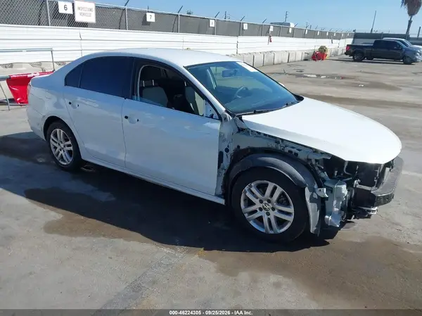 3VW2B7AJ2HM210897 — 2017 Volkswagen Jetta, Передняя часть (Front & Rear), фото до ремонта