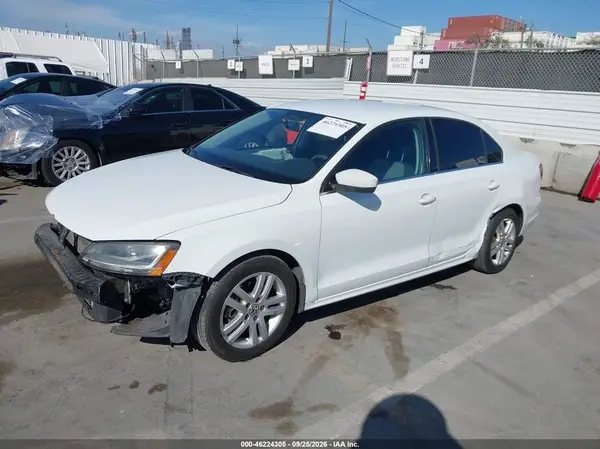 3VW2B7AJ2HM210897 — 2017 Volkswagen Jetta, фото 2 с аукциона IAAI, Передняя часть