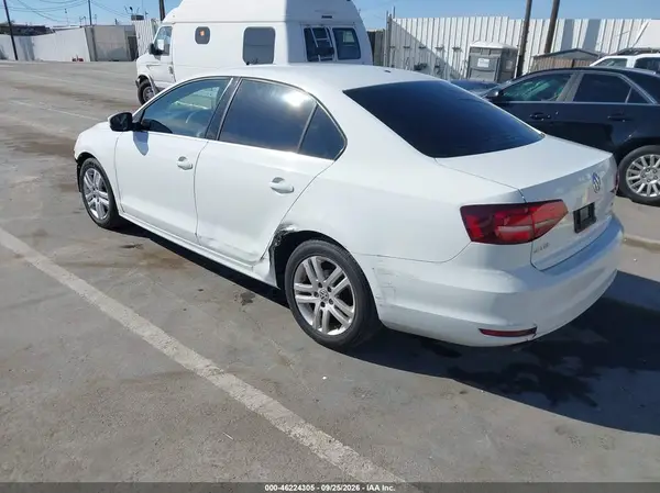 3VW2B7AJ2HM210897 — 2017 Volkswagen Jetta, фото 3 с аукциона IAAI, Передняя часть