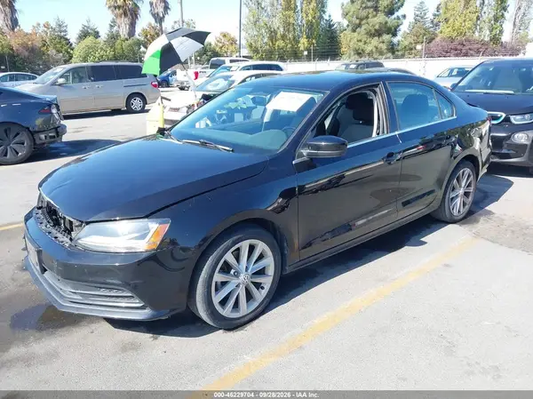 3VW2B7AJ5HM389484 — 2017 Volkswagen Jetta, фото 2 с аукциона IAAI, Естественный износ