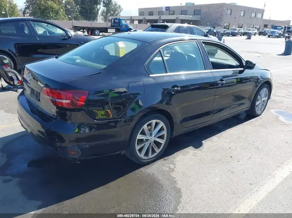 3VW2B7AJ5HM389484 — 2017 Volkswagen Jetta, фото 4 с аукциона IAAI, Естественный износ