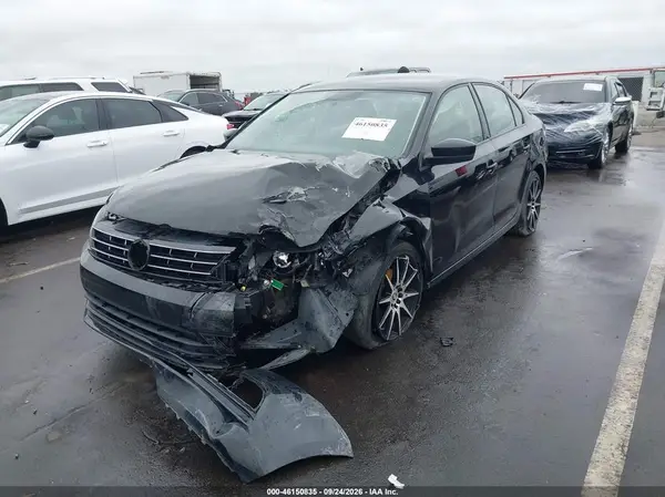 3VW2B7AJXJM241241 — 2018 Volkswagen Jetta, фото 2 с аукциона IAAI, Передняя часть слева