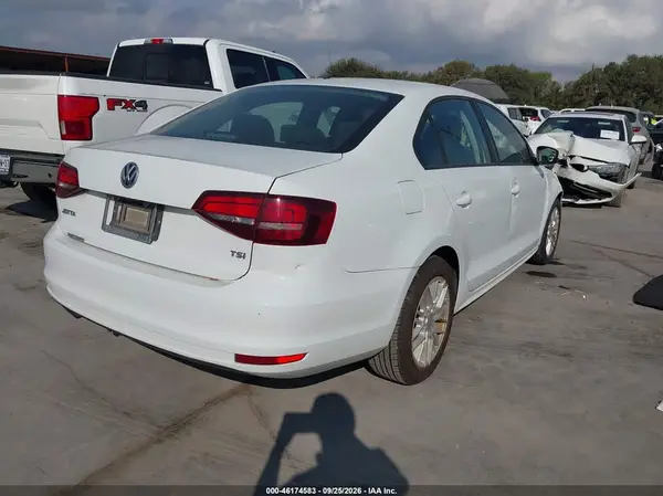 3VW2B7AJ3JM215984 — 2018 Volkswagen Jetta, фото 4 с аукциона IAAI 13.10.2026, Естественный износ