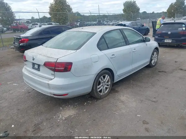 3VW2B7AJ7JM209265 — 2018 Volkswagen Jetta, фото 4 с аукциона IAAI, Биологическая или химическая опасность
