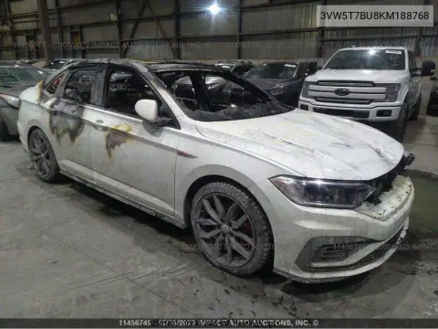 3VW5T7BU8KM188768 — 2019 Volkswagen Jetta, Огонь в салоне, фото до ремонта