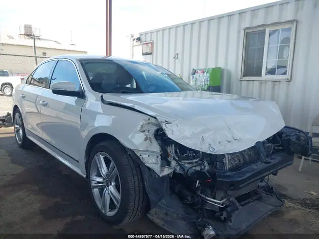 1VWCT7A31EC053136 — 2014 Volkswagen Passat 1.8T SEL Premium, Передняя часть (Front End), фото до ремонта