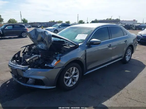 1VWAT7A3XGC064663 — 2016 Volkswagen Passat, фото 2 с аукциона IAAI, Передняя часть