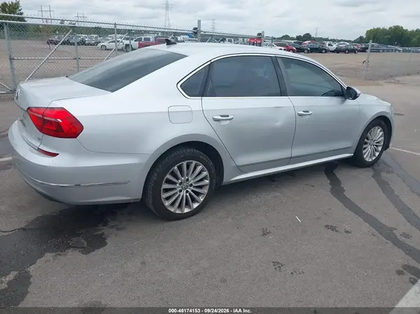 1VWBS7A36GC031991 — 2016 Volkswagen Passat, фото 4 с аукциона IAAI 13.10.2026, Естественный износ