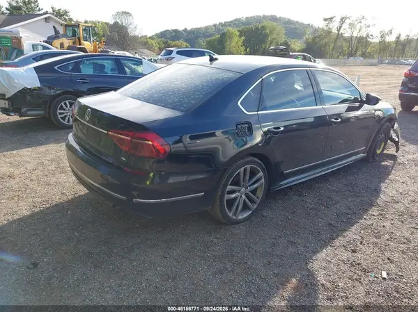 1VWDT7A3XHC044721 — 2017 Volkswagen Passat, фото 4 с аукциона IAAI, Передняя часть справа