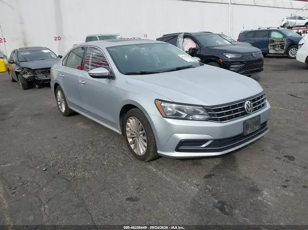 1VWBT7A3XHC004372 — 2017 Volkswagen Passat, Угон (Theft), фото до ремонта