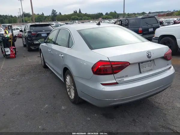 1VWBT7A3XHC004372 — 2017 Volkswagen Passat, фото 3 с аукциона IAAI, Угон