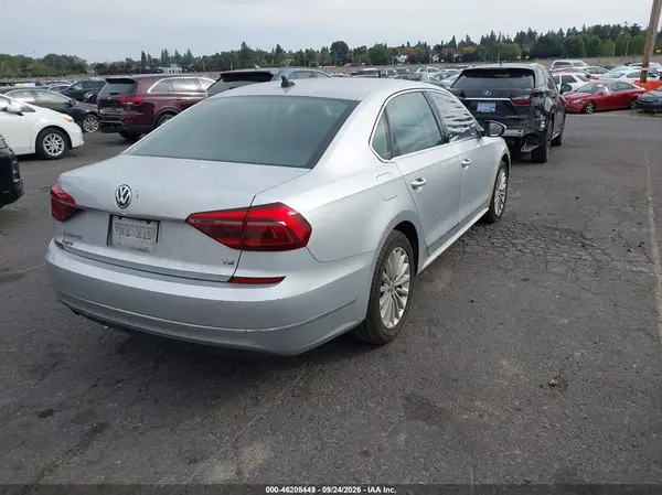 1VWBT7A3XHC004372 — 2017 Volkswagen Passat, фото 4 с аукциона IAAI, Угон