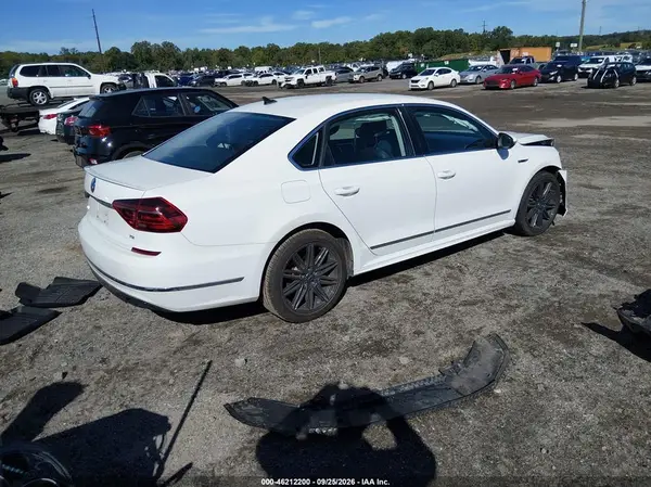 1VWDT7A3XHC084703 — 2017 Volkswagen Passat, фото 4 с аукциона IAAI, Передняя часть