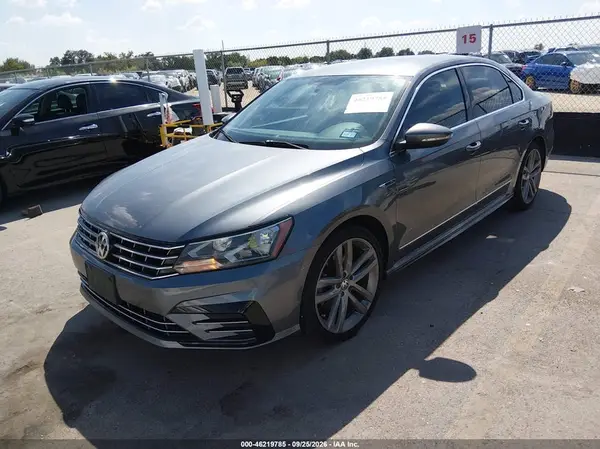 1VWDT7A3XHC037882 — 2017 Volkswagen Passat, фото 2 с аукциона IAAI, Правый бок