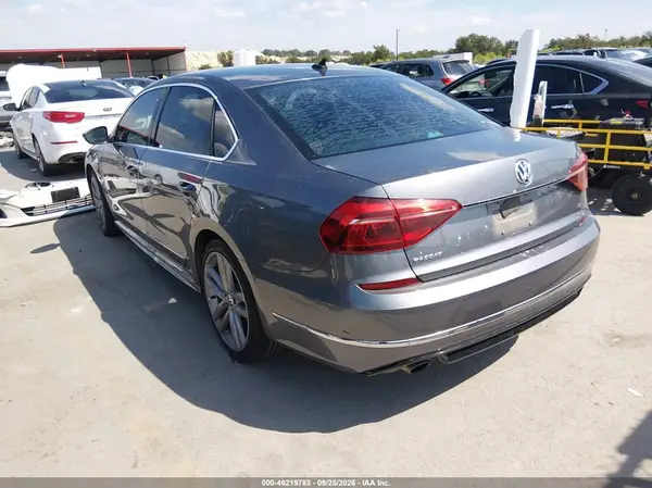 1VWDT7A3XHC037882 — 2017 Volkswagen Passat, фото 3 с аукциона IAAI, Правый бок
