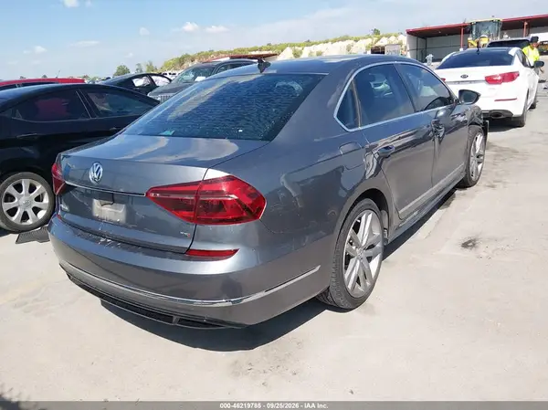 1VWDT7A3XHC037882 — 2017 Volkswagen Passat, фото 4 с аукциона IAAI, Правый бок