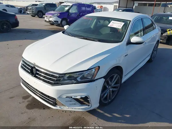 1VWDT7A3XHC047909 — 2017 Volkswagen Passat, фото 2 с аукциона IAAI, Передняя часть слева