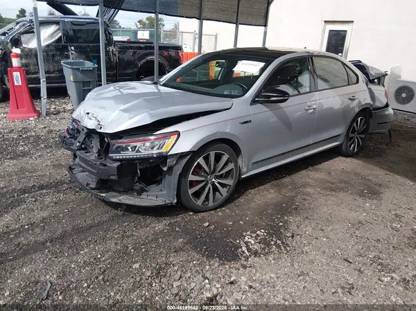 1VWJM7A34JC052528 — 2018 Volkswagen Passat, фото 2 с аукциона IAAI, Задняя часть