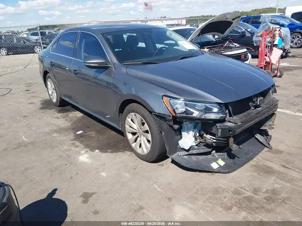 1VWBA7A35JC000385 — 2018 Volkswagen Passat, Передняя часть (Front End), фото до ремонта
