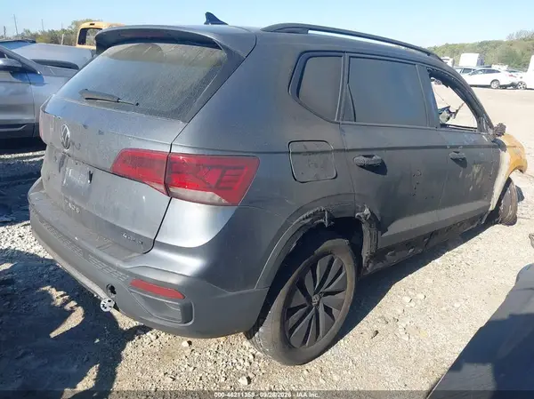 3VVAX7B26NM052455 — 2022 Volkswagen TAOS, фото 4 с аукциона IAAI, Пожар двигателя