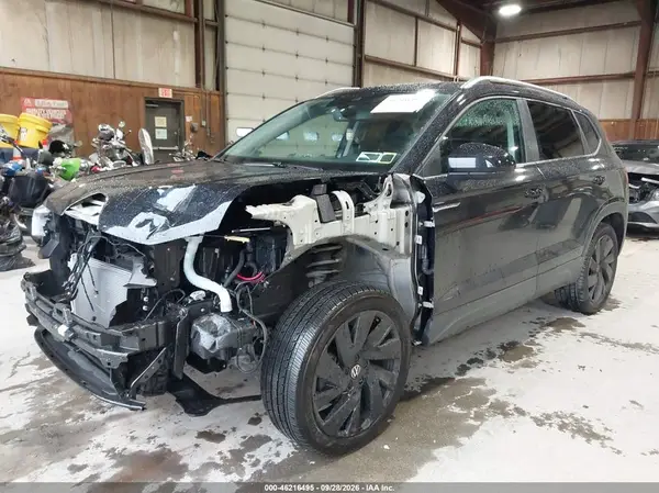 3VV4X7B2XRM086353 — 2024 Volkswagen TAOS, фото 2 с аукциона IAAI, Передняя часть