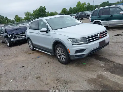 3VV3B7AX9JM082080 — 2018 Volkswagen Tiguan 2.0T SE/2.0T SEL, Задняя часть (Rear), фото до ремонта