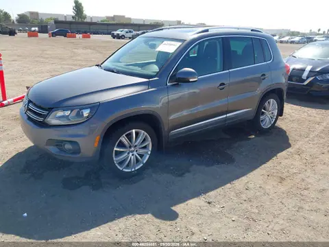 2016 Volkswagen TIGUAN SE VIN WVGAV7AX9GW616230 фото 2