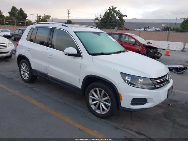 2017 Volkswagen Tiguan Wolfsburg VIN WVGRV7AX9HW503656 фото 1