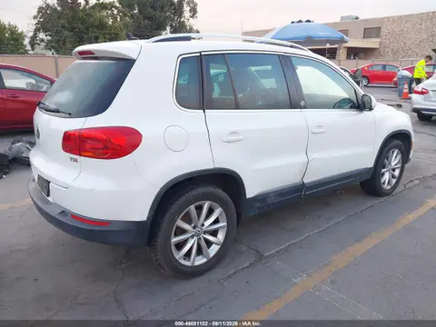 2017 Volkswagen Tiguan Wolfsburg VIN WVGRV7AX9HW503656 фото 4