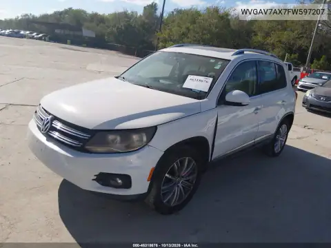 WVGAV7AX7FW597207 — 2015 Volkswagen Tiguan, фото 2 с аукциона IAAI, Передний левый