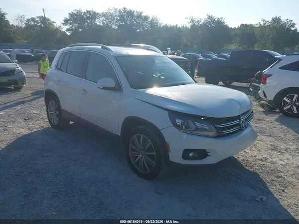 WVGAV7AX0GW557746 — 2016 Volkswagen Tiguan, Передняя часть слева (Left Front), фото до ремонта