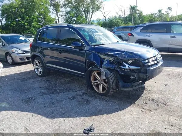 WVGAV7AX9GW065393 — 2016 Volkswagen Tiguan, Передняя часть справа (Right Front), фото до ремонта