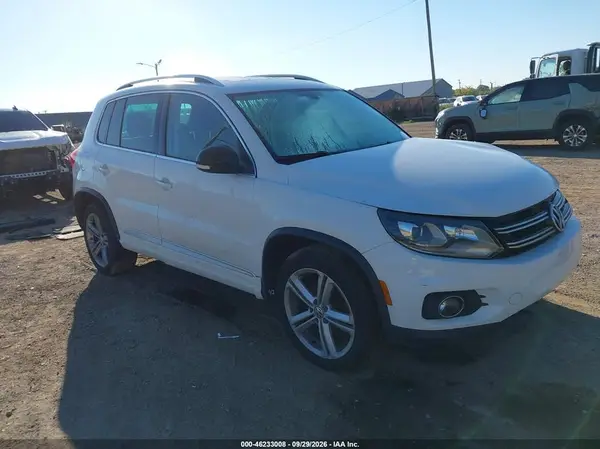 WVGUV7AX8HK026266 — 2017 Volkswagen Tiguan, Передняя часть слева (Left Front), фото до ремонта