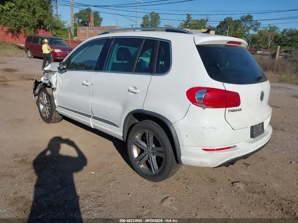 WVGUV7AX8HK026266 — 2017 Volkswagen Tiguan, фото 3 с аукциона IAAI, Передняя часть слева