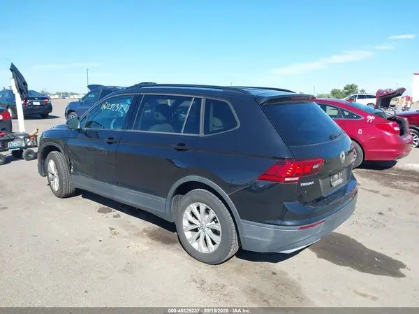3VV0B7AX7JM042552 — 2018 Volkswagen Tiguan, фото 3 с аукциона IAAI, Левый бок