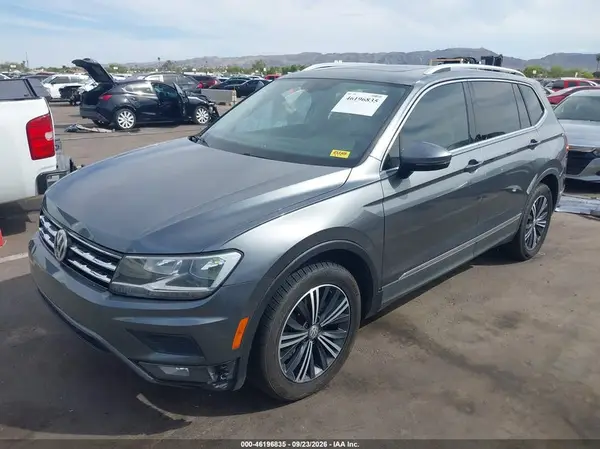 3VV3B7AX1JM006790 — 2018 Volkswagen Tiguan, фото 2 с аукциона IAAI, Правый бок