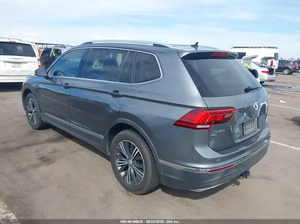 3VV3B7AX1JM006790 — 2018 Volkswagen Tiguan, фото 3 с аукциона IAAI, Правый бок