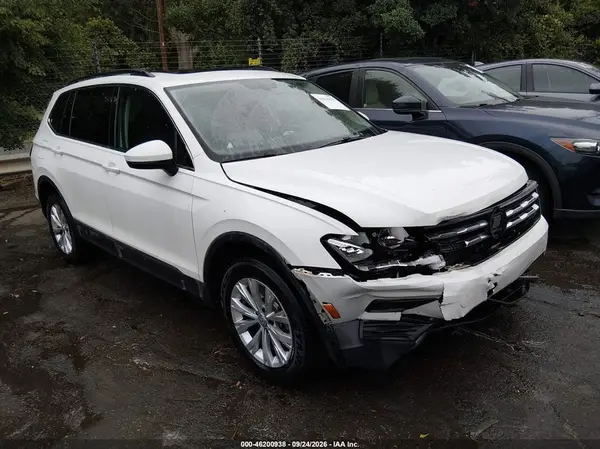 3VV3B7AX2JM109328 — 2018 Volkswagen Tiguan, Передняя часть справа (Right Front), фото до ремонта