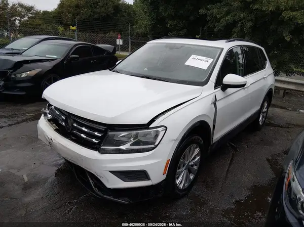 3VV3B7AX2JM109328 — 2018 Volkswagen Tiguan, фото 2 с аукциона IAAI, Передняя часть справа