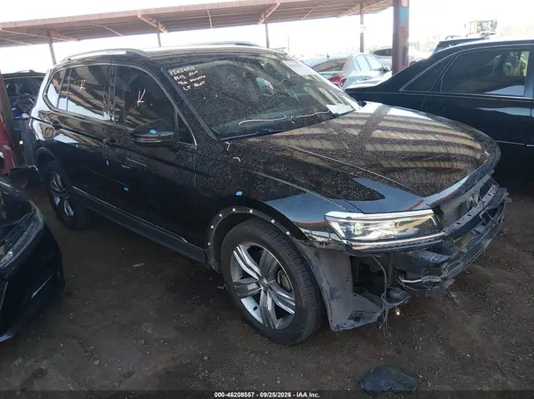 3VV5B7AX1JM032895 — 2018 Volkswagen Tiguan, Передняя часть слева (Left Front), фото до ремонта