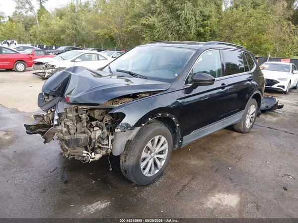3VV2B7AX5JM175349 — 2018 Volkswagen Tiguan, фото 2 с аукциона IAAI, Передняя часть